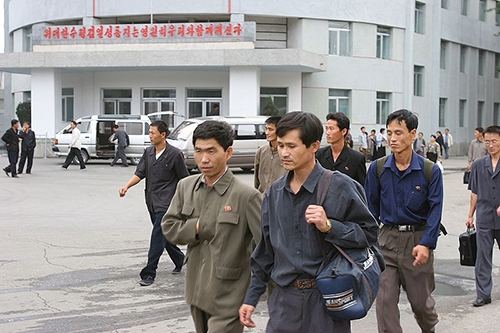 출근하는 북한 주민