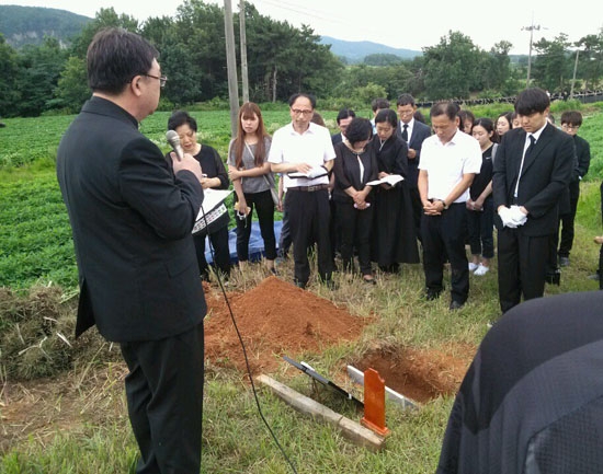 김수석 형제 하관예배