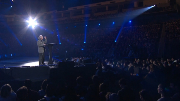 (Photo : Screengrab of Passion 2016 Conference livestream) John Piper was among the speakers who addressed more than 40,000 young adults at the Passion 2016 Conference.