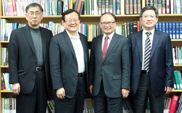 고승희, 민종기, 박기호, 이상명 목사가 본지 주최 2016년 신년 대담에 참여했다. 이들은 공식 대담을 마친 후 미주 한인교회의 선교 전략 개발과 협력, 선교사 훈련 및 지원 등에 관해서도 포괄적인 대화를 나누었다.