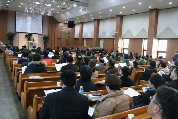 한국성경신학회가 15일 낮 신반포중앙교회(담임 김성봉 목사)에서 '개혁주의 성경신학의 아버지' 게르할더스 보스를 주제로 '제37회 정기논문 발표회'를 가졌다. 