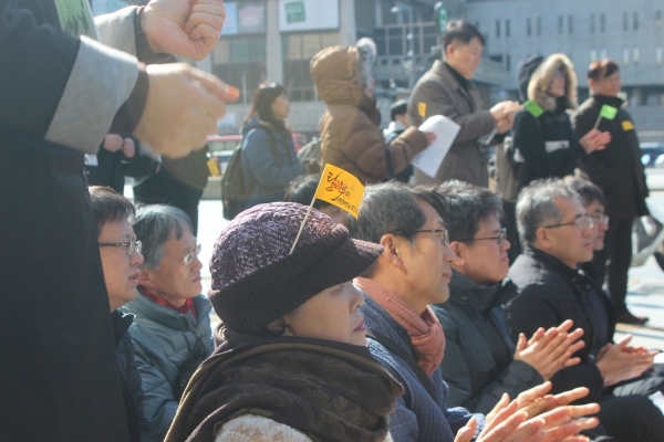 핵없는 세상을 위한 한국그리스도인연대가 후쿠시마 5주기, 체르노빌 30주기를 맞아 제4회 탈핵연합예배를 드렸다. 참석자들은 추운 날씨에도 불구, 자리를 지켰다.