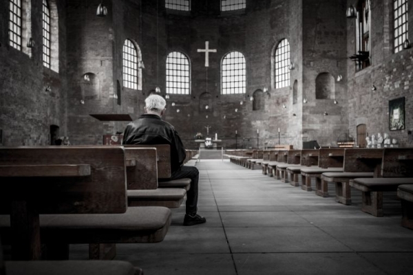 기도 성당 교회당 예배당 텅빈 성전