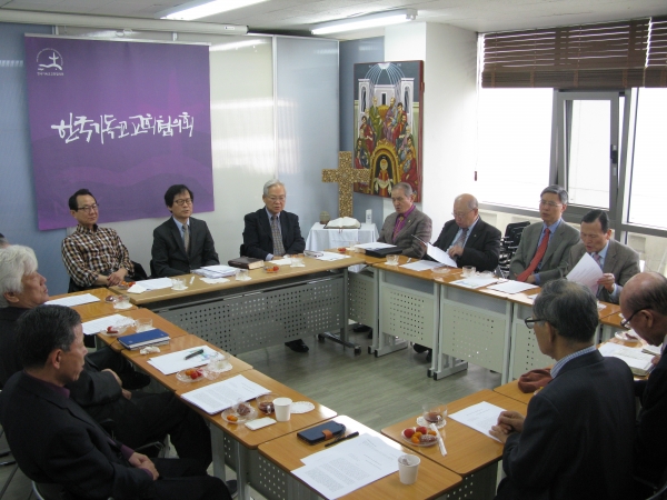 12일 오전 기독교회관에서는 한국교회 원로 지도자들의 모임인 '원로들의 대화' 모임이 진행됐다. 이번엔 박용규 교수(총신대)가 초청되어 강연을 전했다.