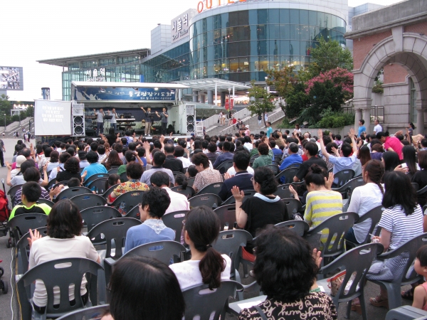 15일 광복절 서울역 광장에서는 '8.15 전국통일광장연합기도회'가 열렸다.