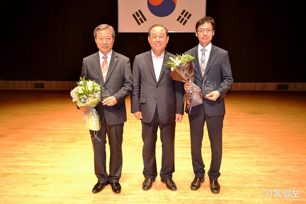 한국새생명재단 송창익 회장 표창패