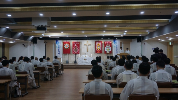 기독교한국루터회가 지난 8일 일본 루터 교단과 더불어 종교개혁 500주년 기념사업의 일환으로 제주명성아카데미하우스에서 한일평화예배를 진행했다.