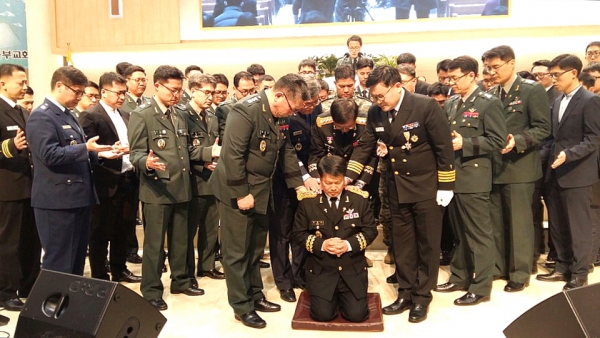 지난 8일 오후 7시 육해공군 본부교회에서 한국군종목사단 주관으로 '제24대 황성준 목사 제25대 이정우 목사 한국군종목사단장 이취임 감사예배'가 열렸다.