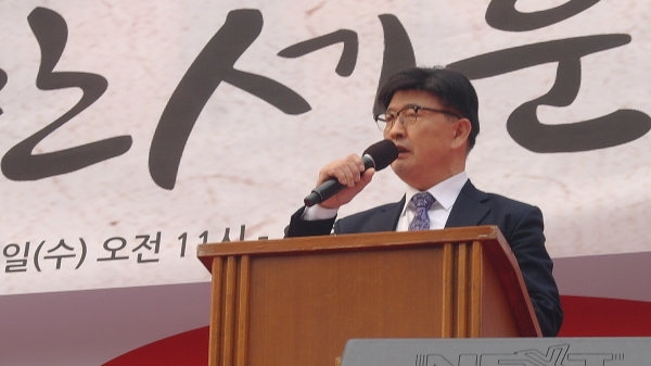 한교연 대표회장 정서영 목사가 축사를 하고 있다.