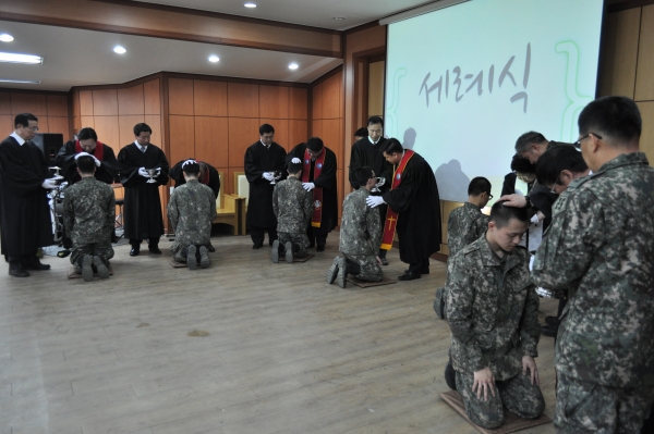 한국교회연합(대표회장 정서영 목사)가 지난 18일 오후2시 제25사단 신병교육대에서 진중세례식을 거행했다.
