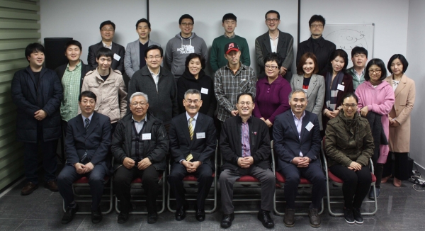 FIM국제선교회가 30일 저녁 'FIM이슬람선교학교'를 시작했다. 첫날 공개강연을 마치고 기념촬영.