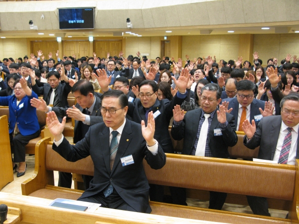 기도 기독교대한성결교회(총회장 여성삼 목사, 이하 기성)가 3일 낮 한우리교회(담임 윤창용 목사)에서 목사안수자들을 위한 '제110년차 성결인대회'를 개최하고, 목회를 준비하는 이들의 결의를 다지는 시간을 마련했다.