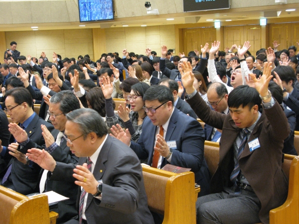 기도 기독교대한성결교회(총회장 여성삼 목사, 이하 기성)가 3일 낮 한우리교회(담임 윤창용 목사)에서 목사안수자들을 위한 '제110년차 성결인대회'를 개최하고, 목회를 준비하는 이들의 결의를 다지는 시간을 마련했다.