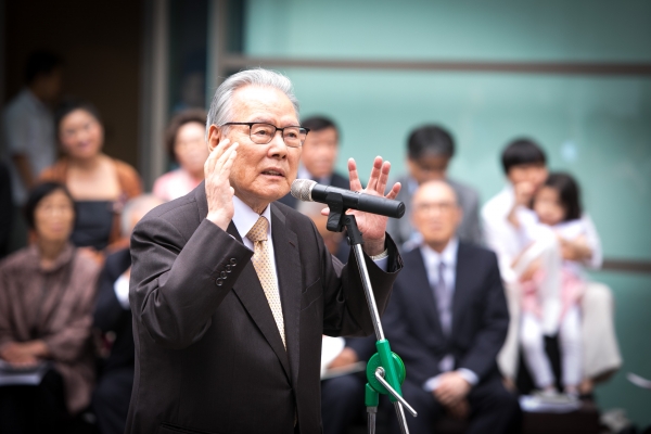 이어령 초대 문화부장관이 '여해 강원용 목사 탄신 100주년에 부쳐' 발언하고 있다.