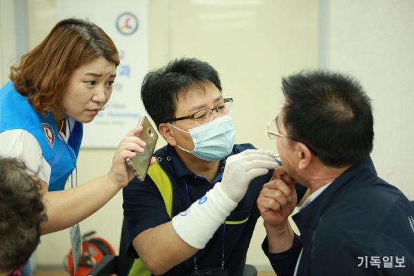 수성대 치기공과 '휴 봉사단' 의료봉사 