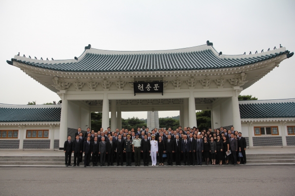 광림교회 군선교위원회에서 주관하는 '6.25전쟁 67주년 기념 애국기도회'가 지난 24일 오전 9시 30분 국립현충원에서 광림교회 장로회, 남녀선교회, 실업인선교회, 고넬료선교회 회원 등 80여 명이 참석한 가운데 열렸다.