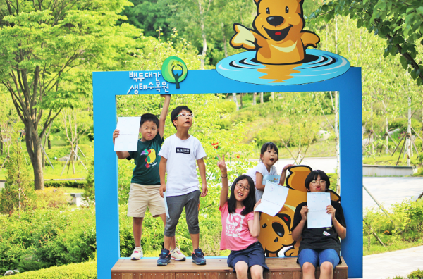 강원도 정선군 임계면 백두대간로 위치한 임계행복한교회(예성, 백정흠 목사)가 다음 세대를 위해 헌신하며, 그리스도의 젊은 리더를 세워가는 교회로 지역사회에 자리매김하고 있다. 특히 교회는 행복학교를 운영하며 지역 아이들은 물론 인근 청소년들과 지역사회와의 연계, 그리고 섬김으로 봉사를 하고 있어 눈길을 끌고 있다.