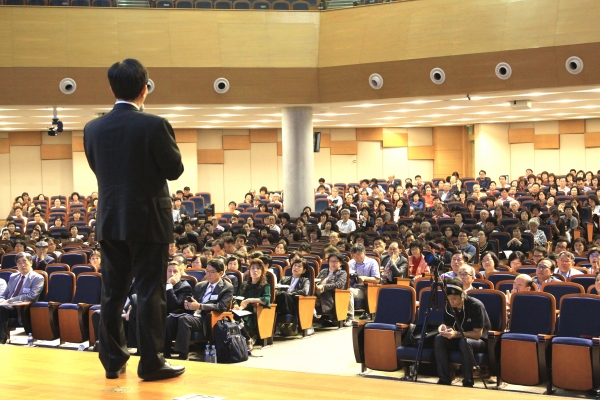 2017 이스라엘 목회자 세미나가 열리고 있는 무학교회 본당의 모습.