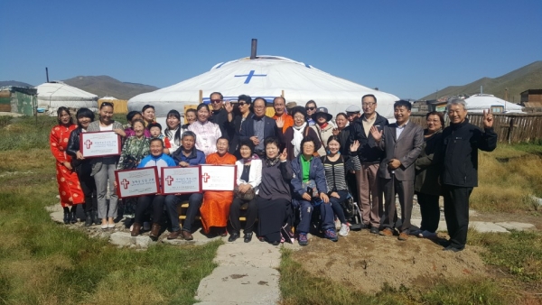 한교연은 지난 5~8일 몽골 울란바타르에서 게르교회 4개처 헌당식과 몽골 선교선터 설립을 위한 현지 사역자 감담회를 잇따라 개최했다. 이번 게르교회 헌당으로 한교연은 몽골에 총 32개처의 게르교회를 건축 헌당했다.