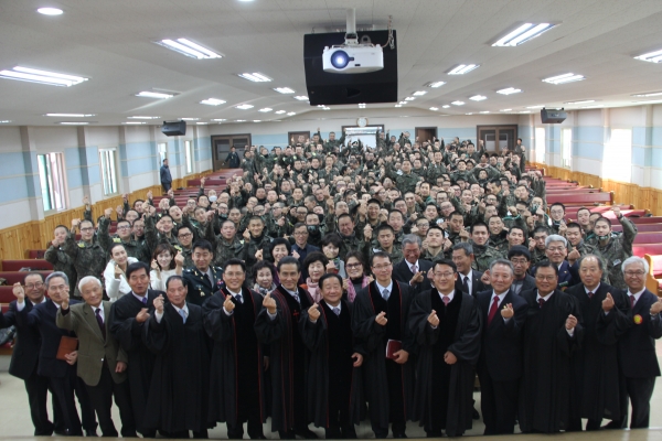 순복음춘천교회(담임 이수형 목사)가 지난 11월 중순 21사단 신병교육대 진중세례식을 진행했다. 