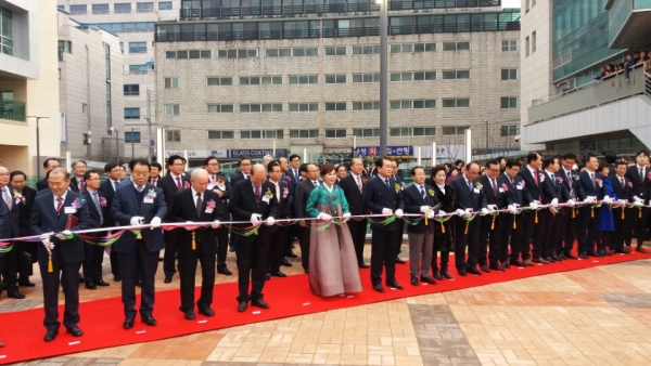 예원교회(당회장 정은주 목사)가 10일 오후 본당 입당 및 임직 감사예배를 드렸다.