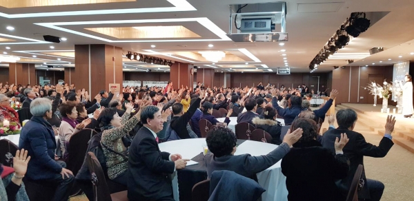 2017년 한국교회 군선교 사역을 마무리하는 '제19회 한국교회 군선교의 밤'이 지난 11일 군선교 관계자 700여명이 참석한 가운데 광림아트센터 장천홀에서 열렸다. 한국기독교군선교연합회가 주관하는 ‘군선교의 밤’은 1년 동안 군선교를 이끌어 주신 하나님께 영광 돌리고, 육/해/공군 및 해병대 군종목사와 군선교 교역자, 후원자들이 다함께 모여 서로 위로하고 격려하는 축제의 자리였다.