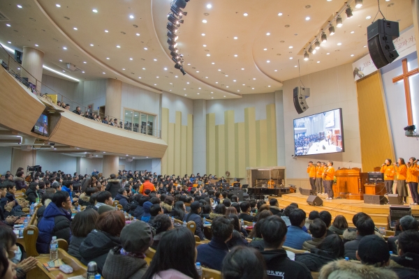 춘천한마음교회 전국 초교파 겨울수련회가 열리고 있는 본당 모습.