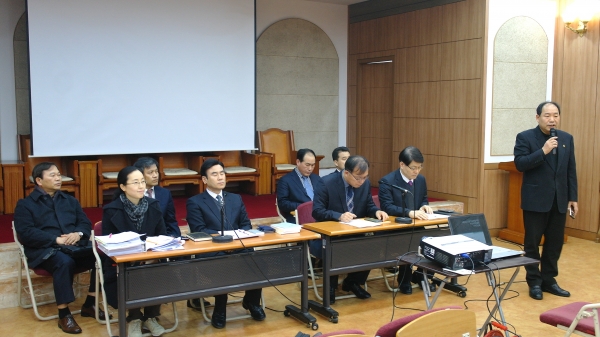 서울동남노회 비대위가 2일 기독교회관에서 기자회견을 열고, 총회 재판에 관한 쟁점 사안들을 정리해 보고했다.