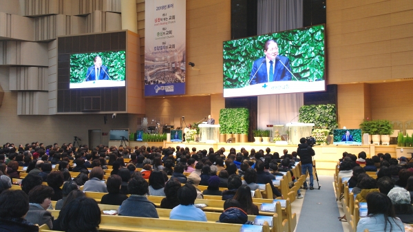 필그림교회 양춘길 목사는 21일 낮 기자회견 전 새에덴교회 수요예배 설교자로 나서서 메시지를 전했다.