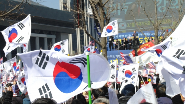 99돌 3.1절을 맞아 광화문 사거리 교보문고 앞에 설치된 메인 무대를 중심으로 초대형 태극기 연합집회가 열렸다. 이번 집회의 특징은 기독교와 애국시민단체들이 힘을 하나로 합쳤다는 데에 있다. 한국기독교를 대표하는 단체들이 오후 1시부터 2시까지 구국기도회를 열고, 자민총(자유민주애국단체총연합)과 박대통령석방천만인서명운동본부(애국당) 등 다수의 주요 태극기 집회 시민단체들이 오후 2시부터 개헌반대, 자유민주수호, 한미동맹강화, 문재인 퇴진, 사기탄핵 등