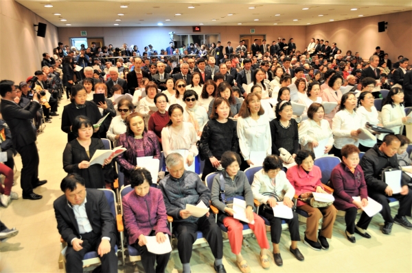 한국기독교연합(대표회장 이동석 목사)은 지난 4월 8일 오후 3시 국립 서울맹학교 강당에서 제1회 전국 시각장애인 복지선교대회를 개최했다.