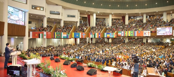 여의도순복음교회(담임 이영훈 목사)는 23일 교회 대성전에서 ‘제44회 세계선교대회 순복음세계선교의 날 예배’를 드리고 691명의 해외 선교사와 가족들을 격려했다