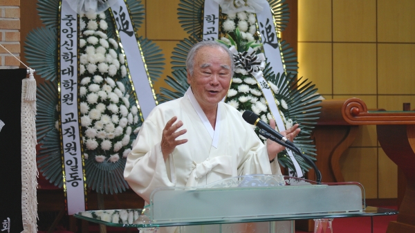 설교를 전한 문대골 목사. 그는 다른 교단 사람이지만, 백기환 목사와 각별한 사이었다.