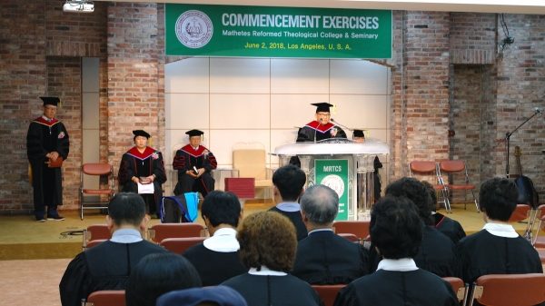 美마데테스 개혁신학대학교·대학원이 2일 낮 서울 한국교회100주년기념관에서 '2018년도 학위수여식'을