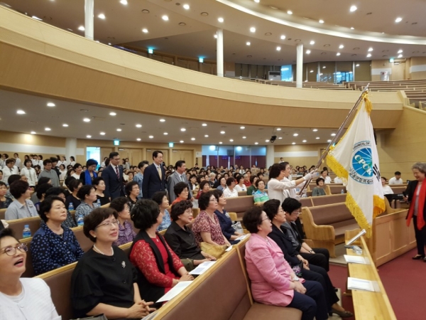 (사)한국장로교총연합회 여성위원회(위원장 김순미 장로) 주관으로 개최된 제2회 한국장로교여성대회가 6월 22일 치유하는 교회(강서구 화곡동)에서 한국장로교여성지도자 1,000여명이 참여한 가운데 성황리에 마무리 됐다.