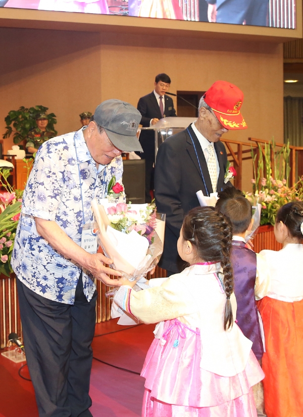 여의도순복음교회, 제68주년 6.25전쟁 참전용사 감사패 수여식 개최