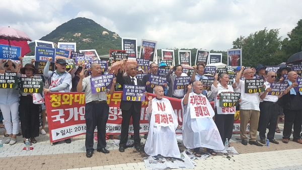 서울에서 동반연·동반교연의 NAP 반대 집회가 열린 가운데, 다수의 목회자들이 삭발투쟁으로 NAP 폐지를 촉구했다.