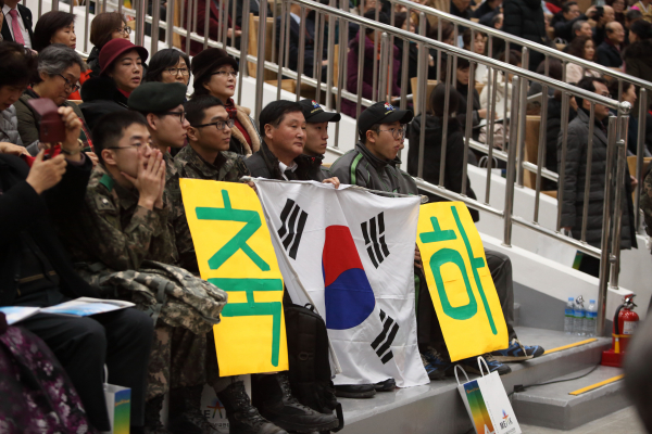 군선교의 요람 육군훈련소 연무대군인교회 새 예배당이 12월 22일 오후 1시 봉헌됐다. 한국기독교군선교연합회(이사장·곽선희 목사) 민·군공동건축위원회(위원장·김진영 장로)는 새 예배당 건축이 완공됨에 따라 성탄절을 맞이해 봉헌예배를 드렸다. 