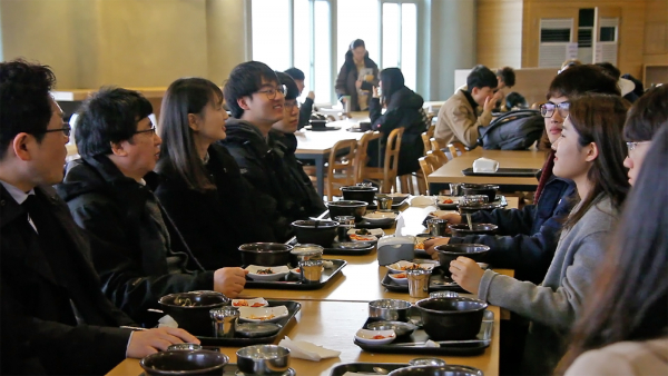 한동대 장순흥 총장 학생 식당 식사