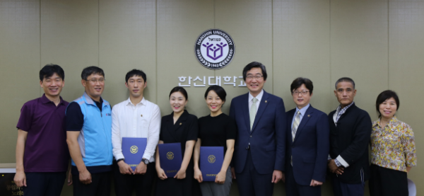 한신대, 무기계약직 정규직으로 전환하고 발령장 전달식