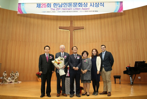 미국장로교 선교사로서 35년간 일본에서 복음전도, 교육, 의료선교 활동을 활발하게 펼쳐온 빌 무어(William L. Moore) 선교사가 제25회 한남인돈문화상을 수상했다.