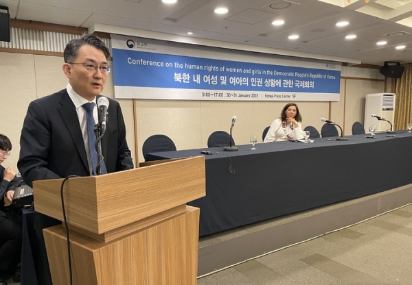 외교부는 30~31일 유엔 북한인권사무소와 '북한 여성과 여아의 인권 상황에 관한 국제회의'를 공동 주최했다.