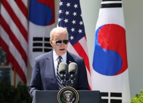 조 바이든 미국 대통령이 26일(현지시간) 워싱턴DC 백악관 로즈가든에서 열린 한미 정상 공동기자회견에서 발언하고 있다.