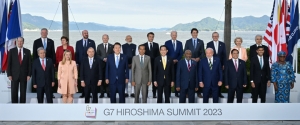 20일 주요 7개국(G7) 정상회의가 열리고 있는 히로시마 그랜드프린스호텔에서 G7 회원국 및 초청국 정상들이 기념촬영하고 있는 모습. (사진=일본 외무성