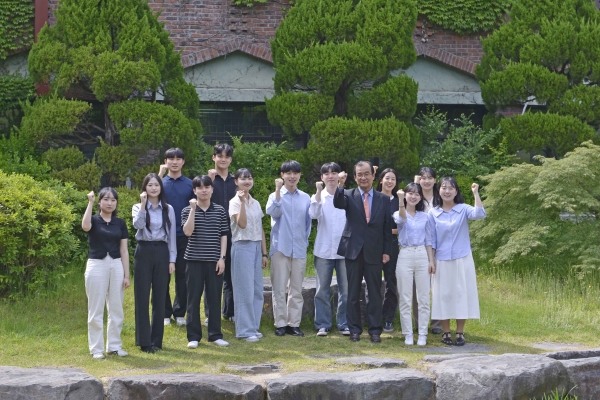 한국침례신학대학교는 오는 2024년도에 입학하는 학부 신입생 전원에게 1년간 전액 장학금을 지급하기로 결정했다