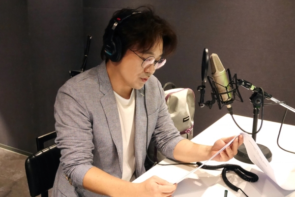 배우 김인권이 장애인식 개선을 위해 목소리를 기부했다