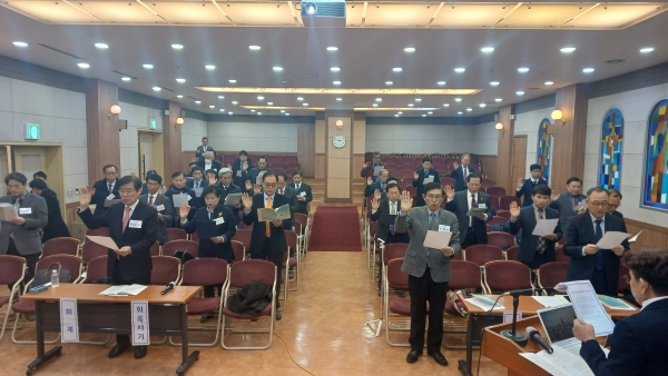 한국장로교총연합회(대표회장 천환 목사, 이하 한 장총)는 30일 한국기독교회관에서 ‘복음으로 사는 장로교회’(롬1:17)라는 주제로 제41회기 출범 비전 세미나를 개최했다. 