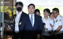 사진은 지난해 영장실질심사(구속 전 피의자심문)에 출석하고 있는 윤관석 의원의 모습. ⓒ뉴시스