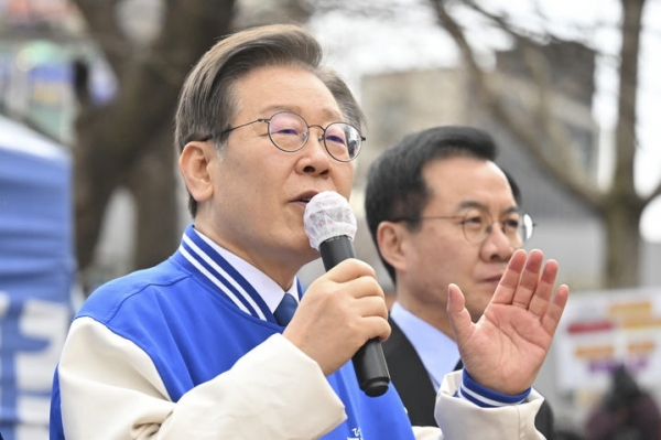 이재명 더불어민주당 대표가 7일 오전 경기도 양평군청 앞에 마련된 서울·양평 고속도로 국정농단 진상규명 촉구 농성장 앞에서 열린 양평고속도로 특혜의혹 규탄 기자회견에서 발언을 하고 있다. ⓒ뉴시스