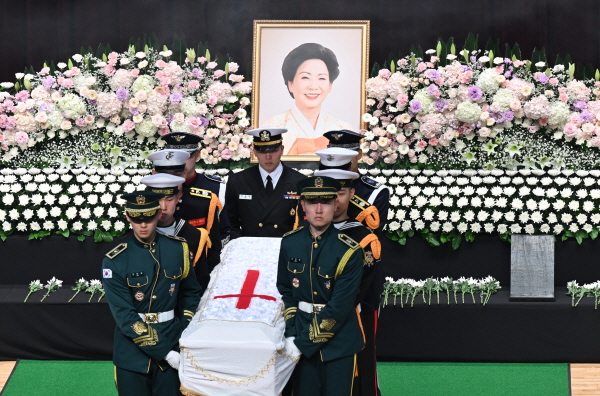 11일 서울 동작구 국립서울현충원 현충관에서 고 김영삼 전 대통령 부인 손명순 여사 영결식이 엄수되고 있다. ⓒ뉴시스